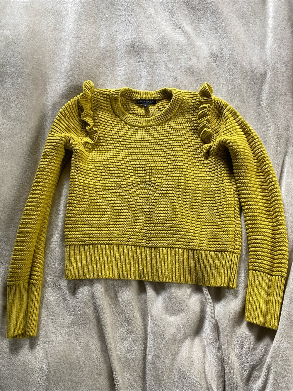 Banana Republic Ruffle-Shoulder Crewneck Sweater in Mustard size S
